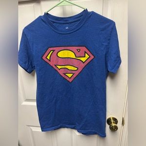 Six flags Superman graphic tee s small blue red yellow shortsleeved